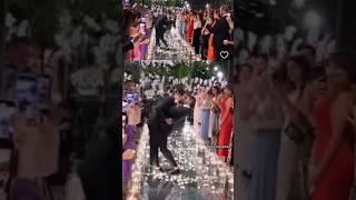 Gay Kiss wedding flower decoration
