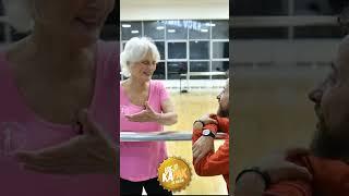 Shumë burra në shesh/ Janet Reineck, amerikania e Kosovës