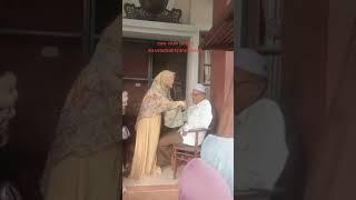 Cara cium tangan ustadzah hj ana hikmah